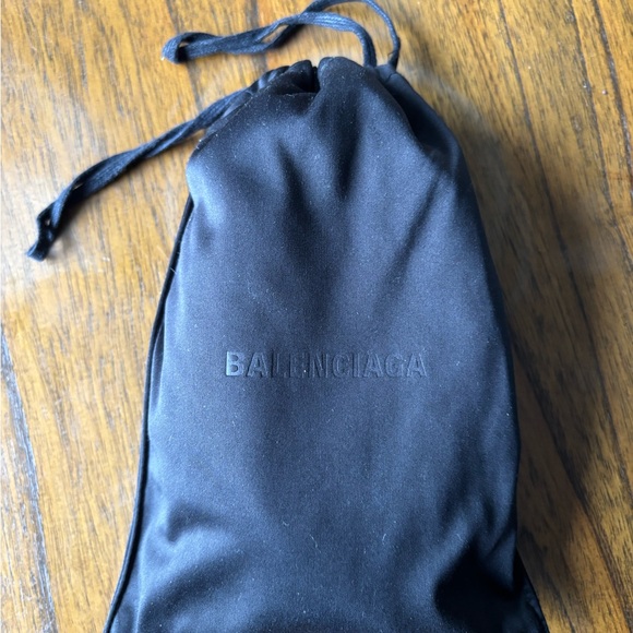 BALENCIAGA OVERSIZED SUNGLASSES
